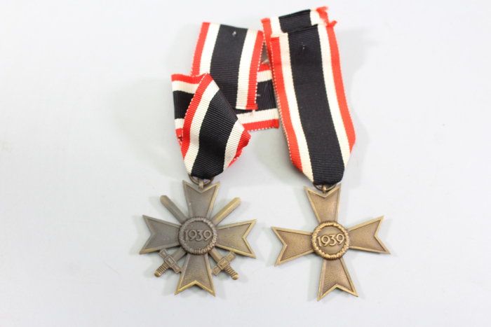 2x Kriegsverdienstkreuz am Band