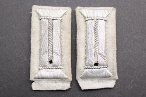 Wehrmacht Heer 1 pair, sleeve flaps for an infantry officer