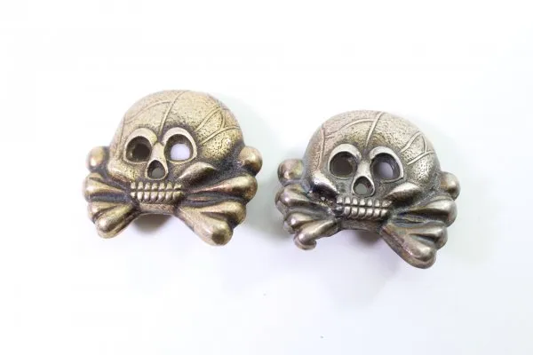 SS skulls for collar tabs, collector's item