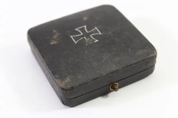 Award case – Case for the Iron Cross 1st Class 1939 – Manufacturer D & B – EK1 case