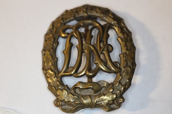 Reich Sport Badge DRL in bronze, denazified, D.R.G.M. 33918, manufacturer H.W Ernstestein Jena Löbstedt