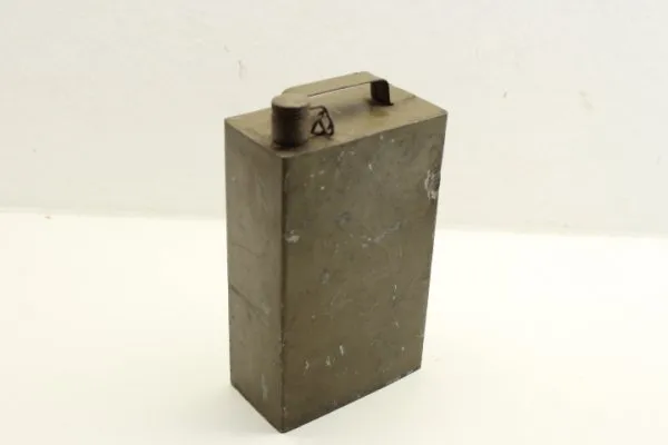 Tin canister for gun oil