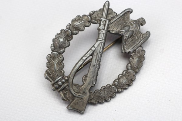 Infantry Assault Badge in Silver very expertly denazified