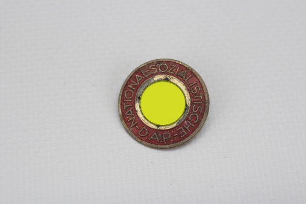 NSDAP party badge with manufacturer RM1/92 With manufacturer RM1/92 for the company Karl Wild, Hamburg (CW).38 Strong signs of wear