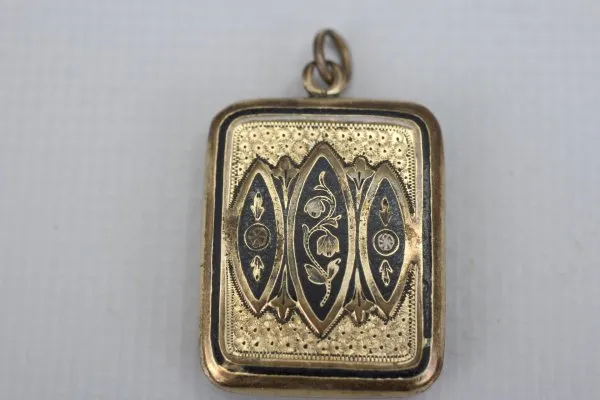 Gold-plated Art Nouveau pendant with the hair of his loved ones,