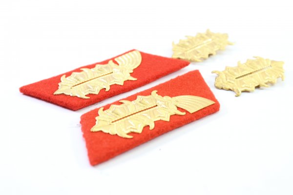 DDR NVA Ärmelpatten für Generalsuniformen u. Kragenspiegel Landstreitkräfte NVA General