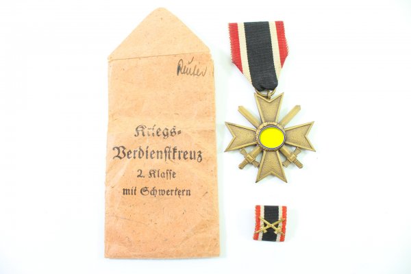 Kriegsverdienstkreuz 2.Klasse bronziert mit Schwertern in Tüte Klein und Quenzer und Spange