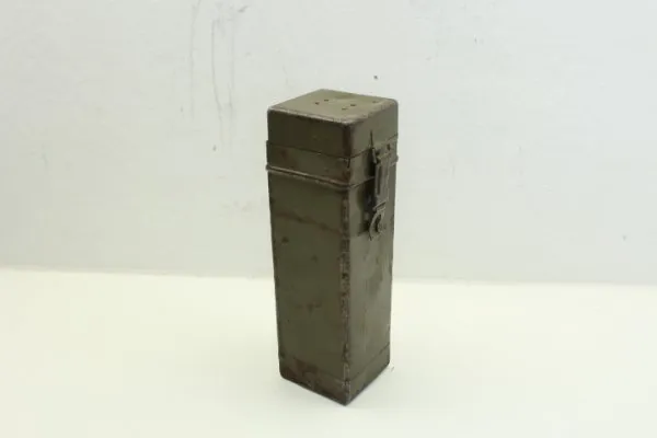 ww2 Metal container accessories weapons