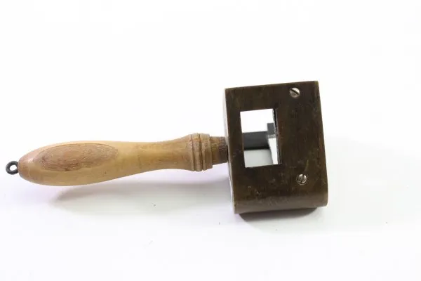 Angle prism for pioneers for land surveying