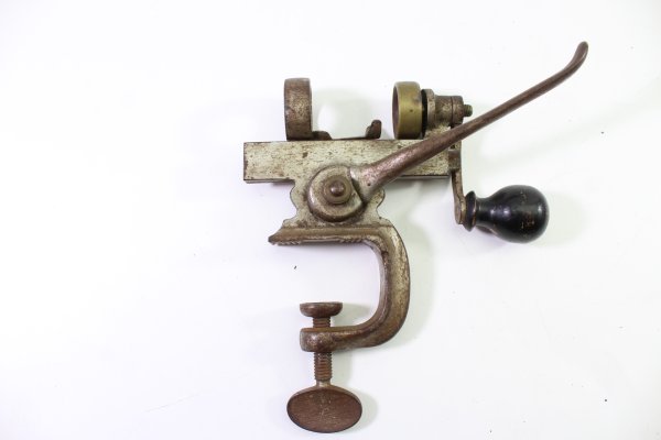 Bördelgerät, Ladepresse für Patronen