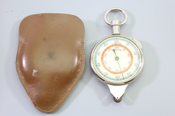 Landkartenmesser - Kurvenmesser aus Metall mit Etui 1950