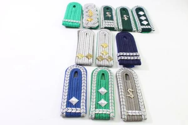 DDR / NVA bundle of various shoulder boards for ranks