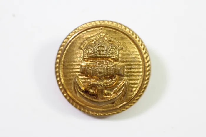3 Gold-plated buttons, extra fine for uniform / traditional costume