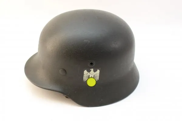 Wehrmacht Stahlhelm M40 Rauhtarn NS66 mit Abzeichen und markiert