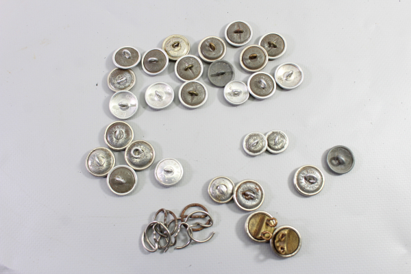 29 Uniformknöpfe der Wehrmacht gemischt, dabei RZM, Hersteller M5/8 etc.