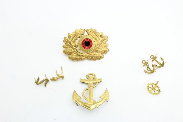 Mixed lot of various naval emblems