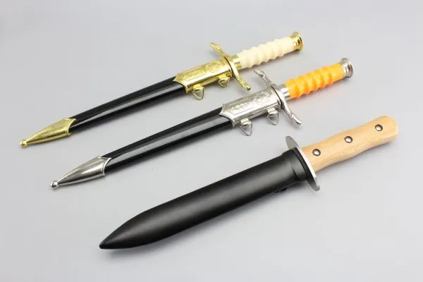 3 decorative daggers, collector's item 2x NVA GDR daggers and trench knives