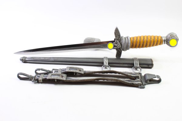 Very fine Luftwaffe officer's dagger with an orange grip, manufactured by SMF, Solingen.