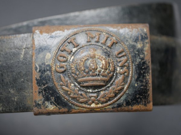 WWI belt buckle with strap "Gott Mit Uns" - iron with manufacturer on the tongue in very worn condition