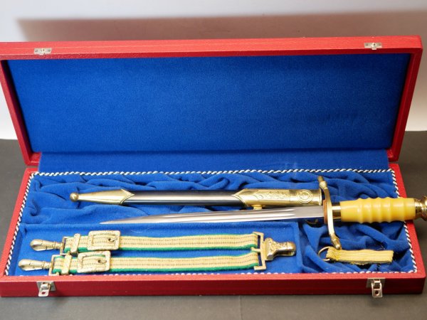 NVA general's dagger of the border troops with hanger + hanger in a case
