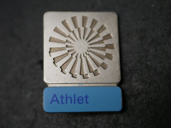 Official participant badge for the 1972 Munich Olympics "Athlete" - in original bag - Deschler Munich