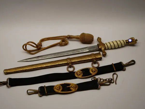 Kriegsmarine dagger from the manufacturer Höller Solingen + portepee + hanger