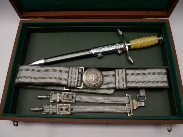 Early NVA dagger with three-hole hanger + parade field sash in a specially purchased case - Panzertruppe Torgau