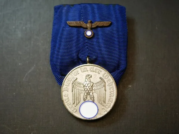 Wehrmacht 4 Jahre Dienstauszeichnung an Einzelspange mit Adlerauflage