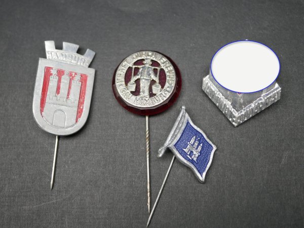 Lot von 4 WHW Abzeichen Hamburg