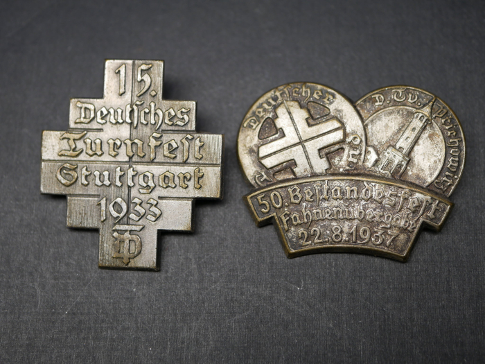 2 Abzeichen - Turnverein Prichowitz Fahnenübergabe 1937 + Turnerfest Stuttgart 1935