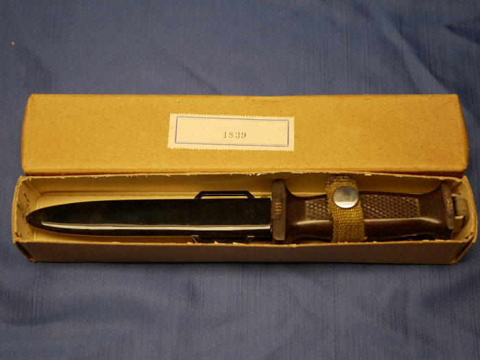 DDR NVA Kampfmesser KM66 in nummerngleicher Schachtel - 2. Modell