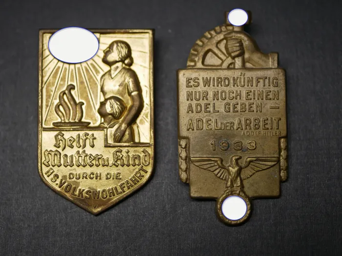 Abzeichen - Adel der Arbeit 1933 + Helft Mutter und Kind