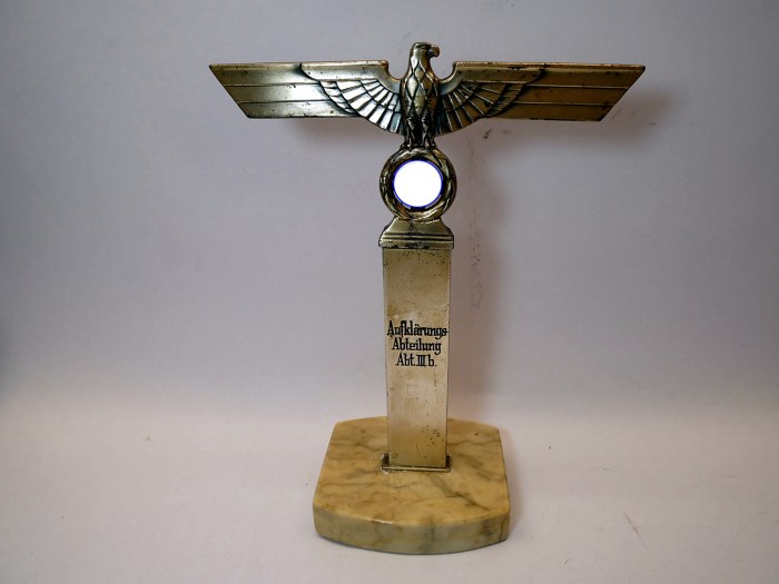 Desk ornament: Wehrmacht eagle "Reconnaissance Battalion III b" – Shooting award???