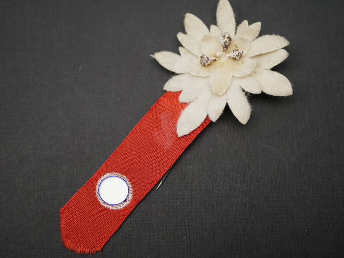 Textil Abzeichen - Blume / Banner mit HK - Tag der Arbeit