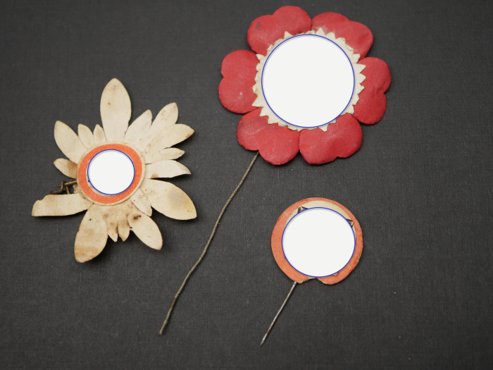 3x Paper badge – flower with swastika – Labor Day