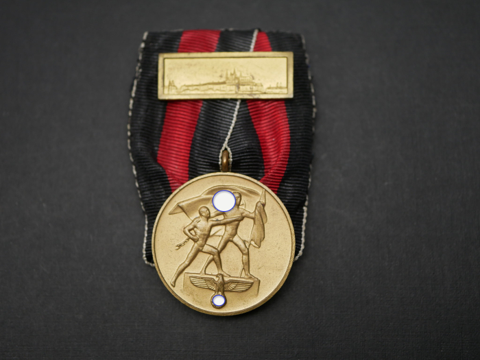 Sudetenland Medal (Commemorating 1 October 1938) with Prague Castle Bar on a single-medal ribbon bar