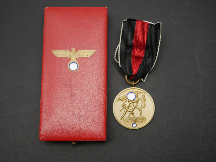 Sudetenland Medal (Commemorative Medal of 1 October 1938) in its case