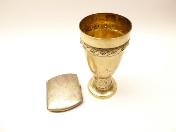 Silber-Pokal + Zigaretten-Etui an einen Generalmajor 1910