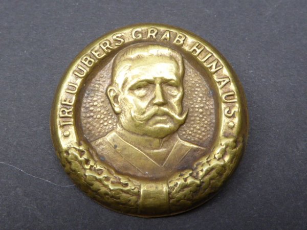 Tinnie - Hindenburg - Faithful beyond the grave