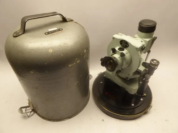 Russischer Ballon-Theodolite von 1973 in Box