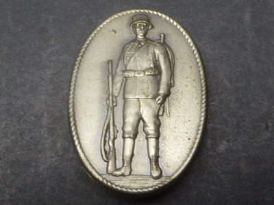 Unknown badge - German soldier - manufacturer Assmann