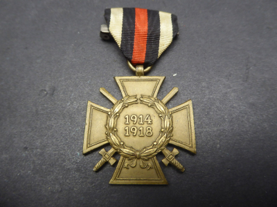 Cross of Honor for Frontline Fighters 1914/18 with Swords on a Small Single Clasp