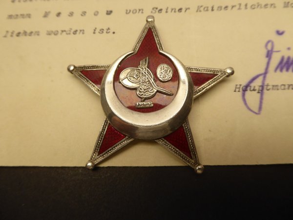 Orden - Türkischer Halbmond mit Urkunde (Posthume Verleihung Gruppe Metz 1918)