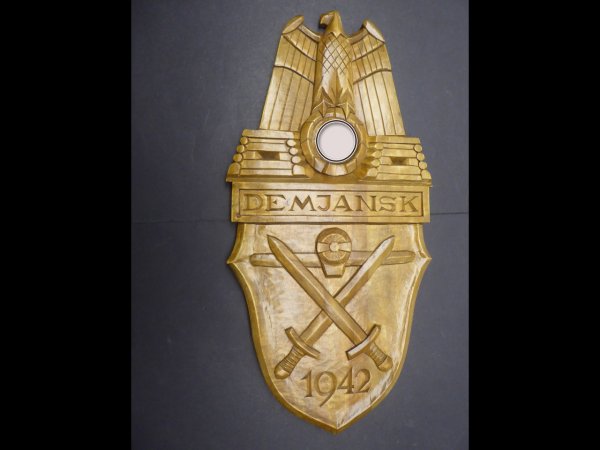 Large wooden shield in the form of an order - Demyansk 1942