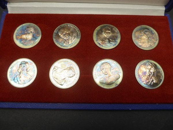 Set of 8 silver medals in a case - 1000 silver, Berlin Mint.