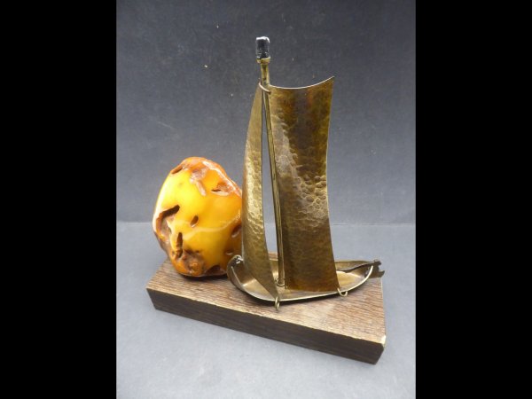 Sculpture - sailing ship with large amber - butterscotch about 250-300 grams