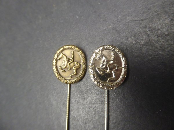 2x badges - German rider badge bronze + silver 57 form, 16 mm
