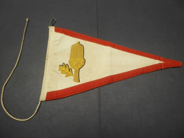 Unknown division pennant with oak leaves 30 x 18 cm.