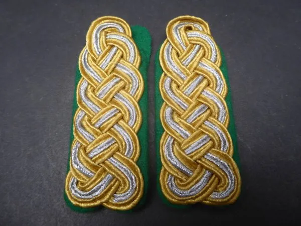 DDR NVA - 2 shoulder boards General border for the service shirt