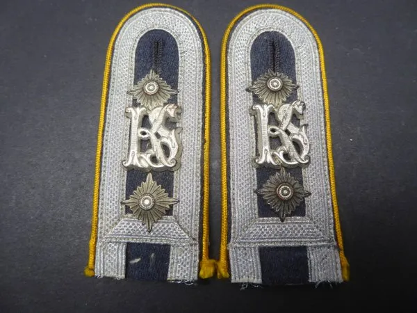 LW Luftwaffe - Pair of shoulder straps with KS war school pads for a senior sergeant